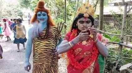 Leena Manimekalai डॉक्यूमेंट्री “काली” के पोस्टर को लेकर देशभर में विवाद जारी Leena Manimekalai डॉक्यूमेंट्री “काली” के पोस्टर को लेकर देशभर में विवाद जारी