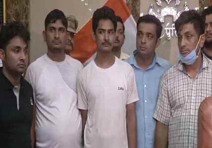 Meerut News: होमगार्ड की वर्दी का डर दिखाकर ठग लेते थे, शातिर गैंग के 6 सदस्य गिरफ्तार Meerut News: होमगार्ड की वर्दी का डर दिखाकर ठग लेते थे, शातिर गैंग के 6 सदस्य गिरफ्तार