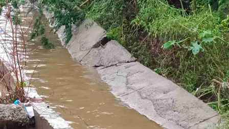 Muzaffarnagar: जिला पंचायत के कोटे से 16 लाख की लागत से बना नाला 4 दिन बाद ही बारिश में बह गया