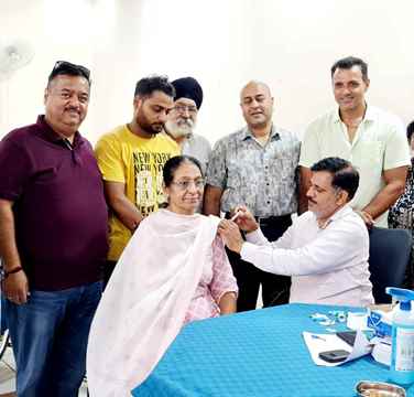 Muzaffarnagar News: सर्विसेस क्लब में बूस्टर डोज कैंप का सफल आयोजन