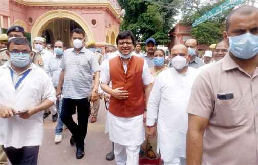 Muzaffarnagar News: जिला चिकित्सालय का प्रभारी मंत्री नितिन अग्रवाल ने किया निरीक्षण