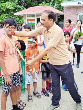 Muzaffarnagar News: धामपुर बायो आर्गेनिक्स में स्वतंत्रता दिवस मनाया