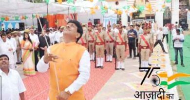 Muzaffarnagar News: नुमाईश मैदान मे आयोजित कार्यक्रम मे  देशभक्ति से ओतप्रोत सांस्कृतिक कार्यक्रम प्रस्तुत,मुख्य अतिथि के रूप मे पधारे मंत्री कपिलदेव