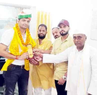 Muzaffarnagar News: सर्वसमाज द्वारा जेल अधीक्षक को किया सम्मानित