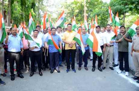 Muzaffarnagar News: तिरंगा यात्रा रैली मे डीएम ने उपस्थित होकर लोगों को किया जागरूक