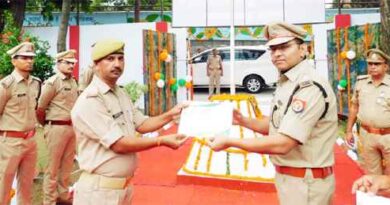 Muzaffarnagar News: वरिष्ठ पुलिस अधीक्षक विनीत जायसवाल ने प्रशस्ति पत्र देकर सम्मानित किया