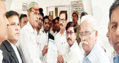 Muzaffarnagar News:दलित बालक से जातीय भेदभाव कर उसकी हत्या का आरोप लगाते हुए  प्रदर्शन कर सौंपा ज्ञापन