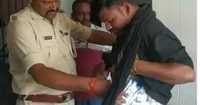 Bihar: सेलो टेप से शराब को चिपकाकर रखा था पूरे शरीर में, शराब तस्कर गिरफ्तार 4 Bihar