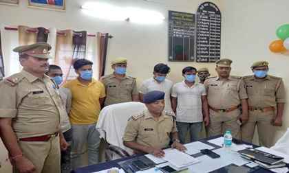 Firozabad News: बिचौलियों की मदद से बेचना चाहते थे रिफाइंड से भरे ट्रक को, गिफ्तार Firozabad News: बिचौलियों की मदद से बेचना चाहते थे रिफाइंड से भरे ट्रक को, गिफ्तार