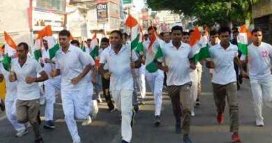 Muzaffarnagar पुलिस द्वारा हाथों में तिरंगा लेकर हाफ मैराथन दौड़ का आयोजन