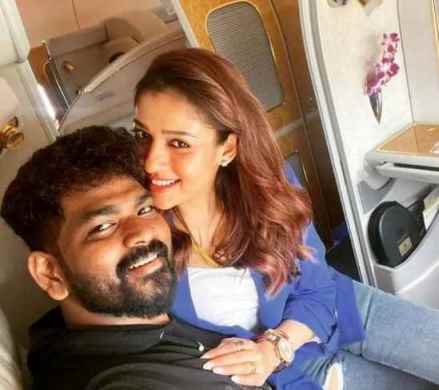 Nayanthara संग फ्लाइट में रोमांटिक हुए निर्देशक निग्नेश शिवन Nayanthara संग फ्लाइट में रोमांटिक हुए निर्देशक निग्नेश शिवन