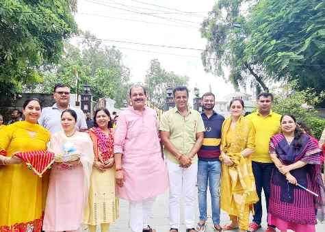 Muzaffarnagar: कृष्ण जन्माष्टमी उत्सव के अवसर पर पालकी यात्रा भ्रमण उत्सव कार्यक्रम Muzaffarnagar: कृष्ण जन्माष्टमी उत्सव के अवसर पर पालकी यात्रा भ्रमण उत्सव कार्यक्रम