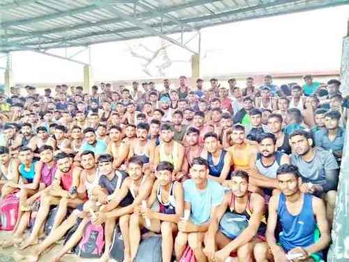 Rampur के युवाओं ने अग्निवीर सेना भर्ती में किया प्रतिभाग, बारिश के चलते भर्ती प्रक्रिया प्रभावित