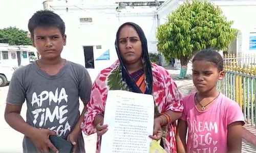 Basti News: जमीन विक्रेताओं ने विवाद खड़ाकर महिला की पिटाई की, पुलिस ने पीड़ित महिला के मकान पर आरोपियों का करवाया कब्ज़ा