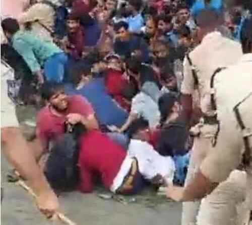 Hyderabad में तीसरे Nd Vs Aus T20 मैच के टिकट खरीद में मची भगदड़चार लोगों के घायल होने की खबर