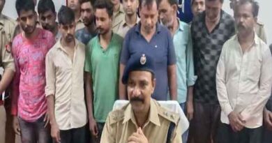 Raebareli News: चलते हुए ट्रक से माल चोरी करता था गैंग, कब्ज़े से तीन बाइक और एक लोडर बरामद