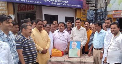 Muzaffarnagar News-मोदी जी को 72 वे जन्मदिवस की अनँत बधाई और शुभकामनाएं प्रेषित करते हुए मिष्ठान का वितरण