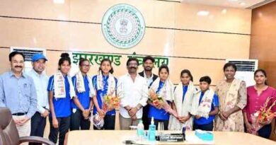 Jharkhand: फुटबॉल खिलाड़ियों को Chief Minister Hemant Soren ने किया सम्मानित