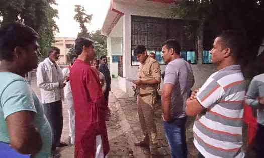 Kanpur News: महिला ग्राम प्रधान के फाड़े कपड़े, दबंगों ने की मारपीट Kanpur News: महिला ग्राम प्रधान के फाड़े कपड़े, दबंगों ने की मारपीट