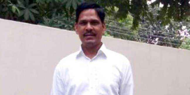 Muzaffarnagar में पंखे पर लटकी मिली दरोगा की लाश, मचा हडकंप, मौके पर पहुंचे एसएसपी Muzaffarnagar में पंखे पर लटकी मिली दरोगा की लाश, मचा हडकंप, मौके पर पहुंचे एसएसपी