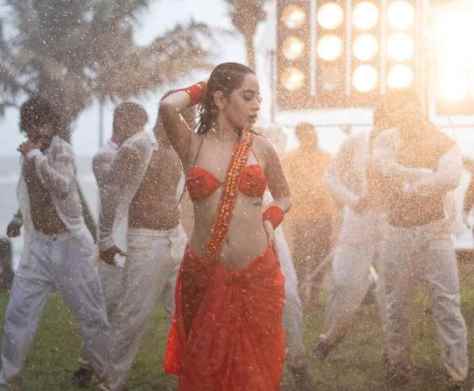 इंटरनेट पर तहलका मचा रहा Urfi Javed का गाना ‘हाय हाय ये मजबूरी’