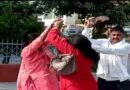Farrukhabad: सौतनों के बीच हुई जमकर मारपीट,साथ में आये व्यक्ति ने महिलाओं पर कर दी चपल्लों की बरसात