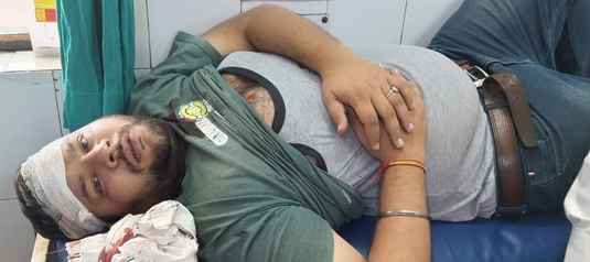 Muzaffarnagar में कपडा व्यापारी से दिनदहाडे चार लाख की लूट, मचा हडकंप, भारी फोर्स के साथ पहुंचे अफसर Muzaffarnagar में कपडा व्यापारी से दिनदहाडे चार लाख की लूट, मचा हडकंप, भारी फोर्स के साथ पहुंचे अफसर