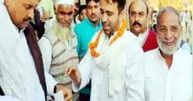 Khatauli News-रालोद अध्यक्ष जयंत सिंह ने बांटी मतदाता पर्ची, लिया बुजुर्गों का आशीर्वाद 13 Jayant
