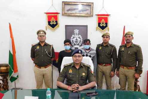 Charthawal: एसएसी/एसटी अधिनियम में वांछित ०२ अभियुक्त गिरफ्तार- पुरानी रंजिश के कारण घर में घुस कर की थी मारपीट