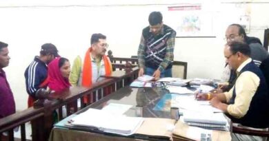 Muzaffarnagar News-नामांकन के अंतिम दिन कई ने किया पर्चा दाखिल,गौरव मलिक की मां ने किया नामांकन