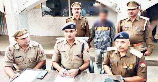 Khatauli: युवक ने पत्नी से बलात्कार के आरोपी को गोली से उडाया, पत्नी के अश्लील फोटो अपने फोन में दिखाए Khatauli: युवक ने पत्नी से बलात्कार के आरोपी को गोली से उडाया, पत्नी के अश्लील फोटो अपने फोन में दिखाए