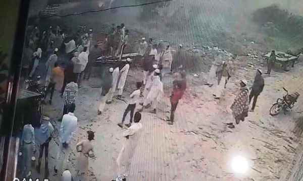 Shamli News:गांव बलवा में गौ तस्करों के हमले में पुलिस ने लिया हमलावरों का पक्ष, आधा दर्जन से ज्यादा लोगों ने किया हमला