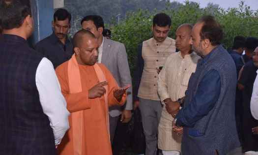 Varanasi News: योगी आदित्यनाथ ने अदाणी फाउंडेशन द्वारा शहंशाहपुर मे स्थापित बायोगैस प्लांट का किया भ्रमण Varanasi News: योगी आदित्यनाथ ने अदाणी फाउंडेशन द्वारा शहंशाहपुर मे स्थापित बायोगैस प्लांट का किया भ्रमण