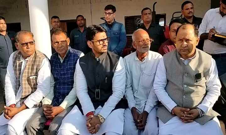 Muzaffarnagar: त्यागी बहुलीय गांव नावला में पहुंचे श्रीकांत त्यागी, करेंगे त्यागी समाज को बीजेपी के विरोध में लामबंद