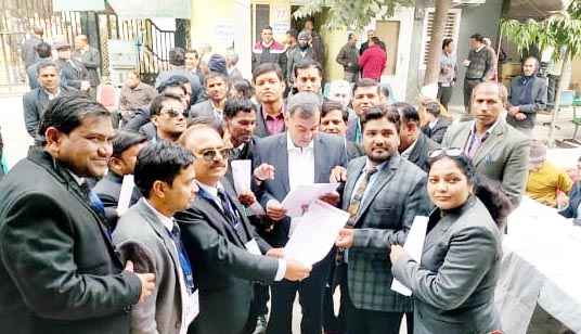 Muzaffarnagar News- सिविल बार एसोसिएशन का चुनाव सम्पन्न, अच्छी खासी गहमा-गहमी बनी रही Muzaffarnagar News- सिविल बार एसोसिएशन का चुनाव सम्पन्न, अच्छी खासी गहमा-गहमी बनी रही