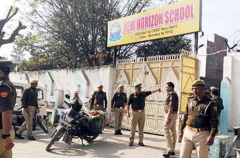 Muzaffarnagar News- मतदान केंद्र का निरीक्षण कर दिये दिशा निर्देश Muzaffarnagar News- मतदान केंद्र का निरीक्षण कर दिये दिशा निर्देश