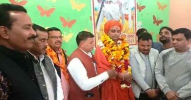 किसी भी अन्य धर्म से हमे दबना या डरना नही है, सनातन धर्म पर उठने वाली उंगली को काट देंगे-Mahamandaleshwar Surendranand Giri