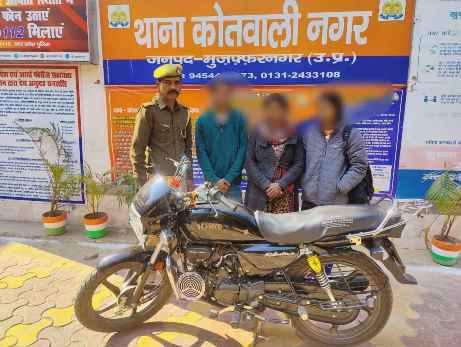 Muzaffarnagar- लापता बेटे को मां से मिलाया, खूब प्रशंसा एवं दुआएं पाई Police ने Muzaffarnagar- लापता बेटे को मां से मिलाया, खूब प्रशंसा एवं दुआएं पाई Police ने