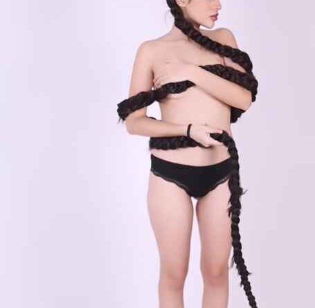 Uorfi Javed ने डस्टबिन बैग से बना ली अजीब ड्रेस, वीडियो पोस्ट किया