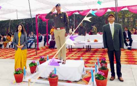 Muzaffarnagar: खेलकूद प्रतियोगिता का आयोजन, Ssp संजीव सुमन द्वारा मशाल प्रज्वलित कर उद्घाटन