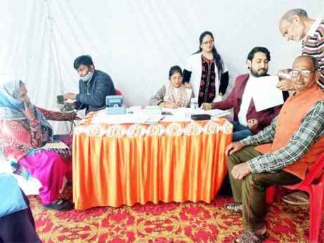 Muzaffarnagar-जैन औषधालय में लगाया स्वास्थ्य शिविर,७० लोगों ने कराई शुगर की जांच