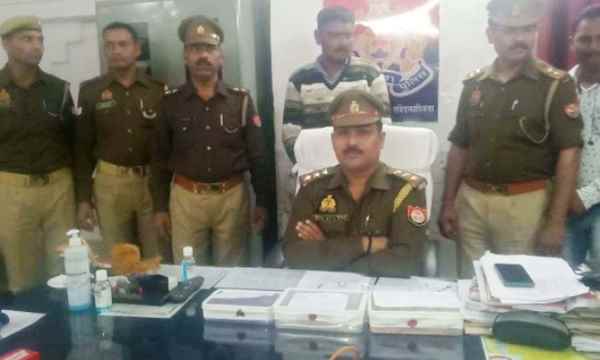 Agra News: चोर आपस में बराबर बराबर बांट लेते थे चोरी का सामान, हरियाणा का शातिर गैंग कर रहा था एसी ट्रेन में चोरी