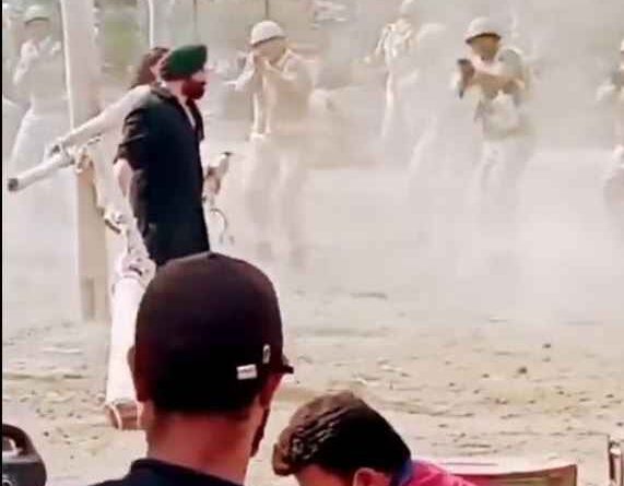 Gadar 2 का फाइट सीक्वेंस लीक-काला कुर्ता-पायजामा और मैचिंग पगड़ी पहने दिखाई दे रहे सनी देओल Gadar 2 का फाइट सीक्वेंस लीक-काला कुर्ता-पायजामा और मैचिंग पगड़ी पहने दिखाई दे रहे सनी देओल