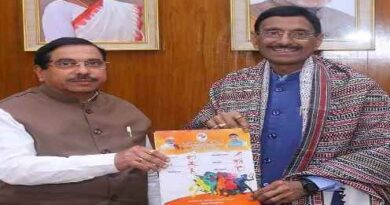 संजय सेठ ने प्रह्लाद जोशी से सांसद खेल महोत्सव के उद्घाटनकर्ता के रूप में शामिल होने का आग्रह किया