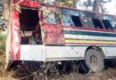 Muzaffarnagar News-पहिया गड्ढे में गिरने से रोडवेज बस असंतुलित होकर पेड़ से टकराई