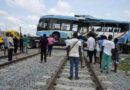 बस चालक ने ट्रैफिक सिग्नल की अनदेखी की, Nigeria में ट्रेन-बस दुर्घटना में दर्जनों घायल