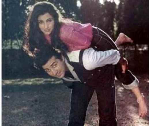 सनसनी मचा दी थी Sunny Deol  और डिंपल कपाड़िया की फोटोज ने