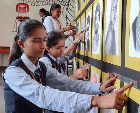 Muzaffarnagar News: ललित कला विभाग में वार्षिक प्रदर्शनी का हुआ आयोजन