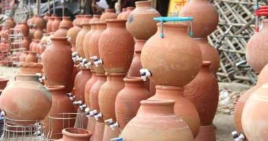 Muzaffarnagar- गर्मी के चलते मिट्टी के सुराही और घड़े की मांग बढी