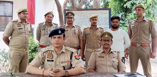 Muzaffarnagar News: अन्तर्राज्यीय शराब तस्कर अभियुक्त दबोचा,  शराब ऑफिसर बलू हरियाणा मार्का बरामद